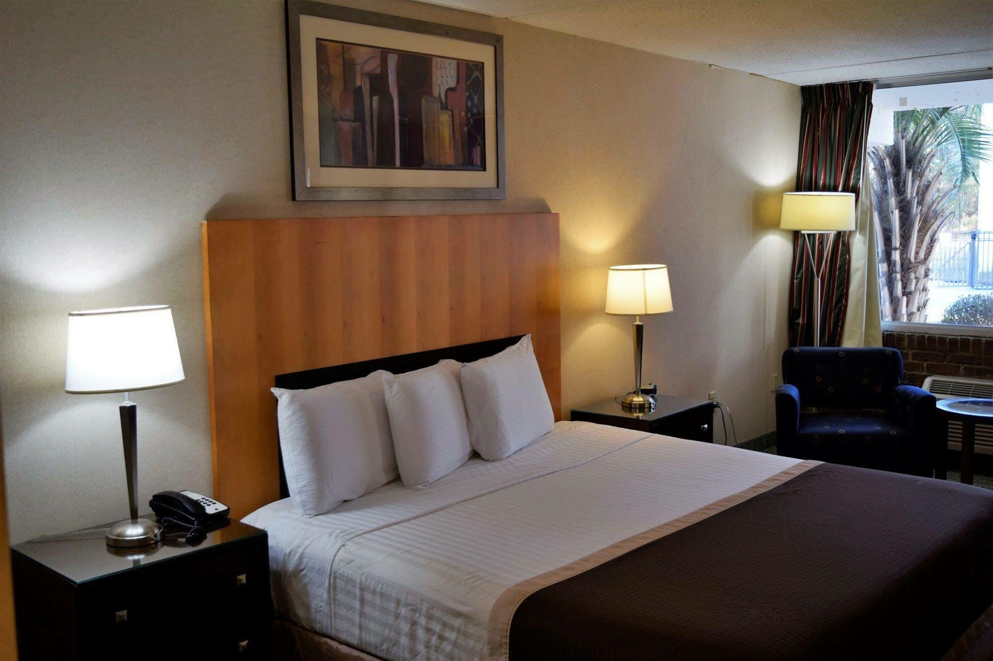 Landmark Inn Хартсвилл Экстерьер фото